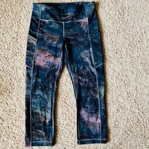 Lululemon Speed Up crop Size 6 Radiant Multi 21” ✨